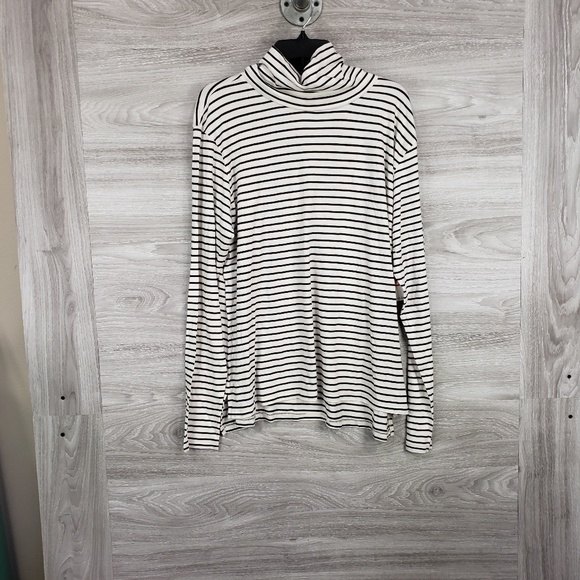 Abound Everyday Turtleneck Shirt black and white - Picture 2 of 5